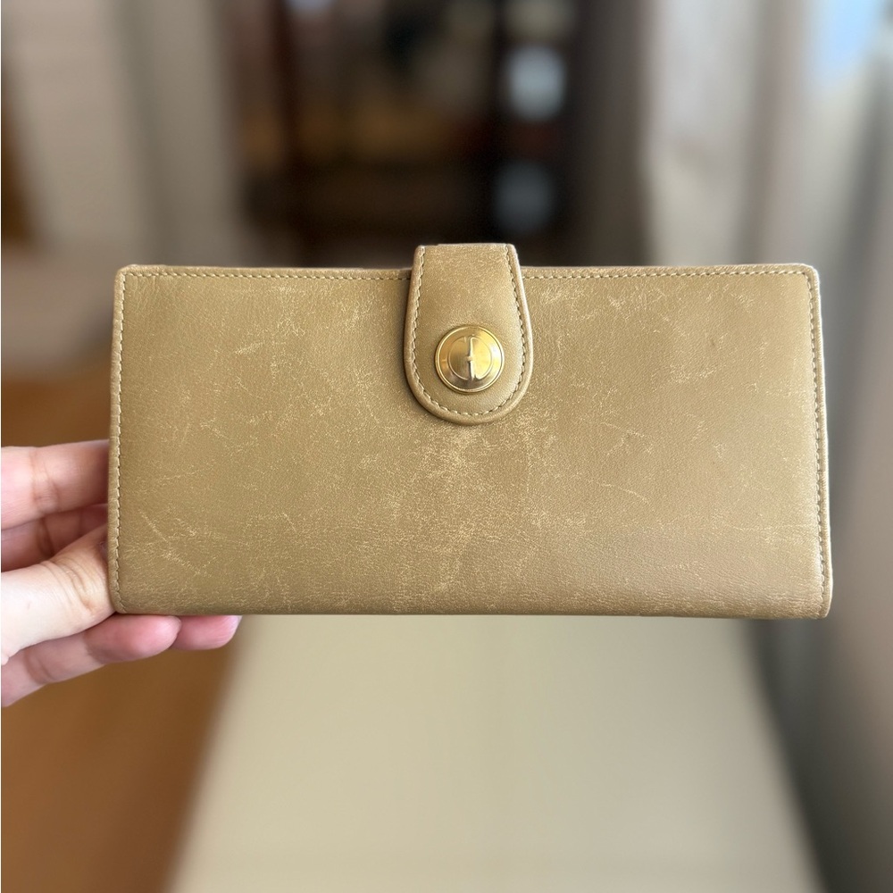 Gucci Tan and Gold leather ‘GG’ button clasp vintage wallet made in Italy luxury